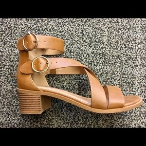 Cute Spring sandals with a small heel! 🌸 🌺 🌳
